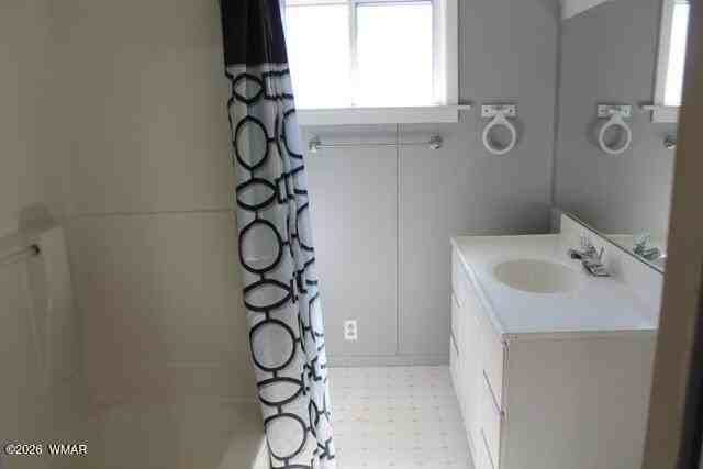 421 E Mills - Photo 6 of 13