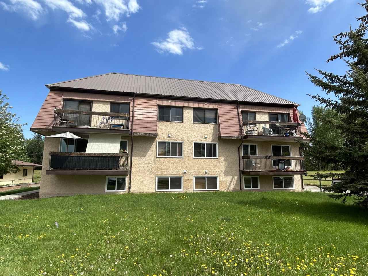 129 Centre St S - Photo 2 of 15