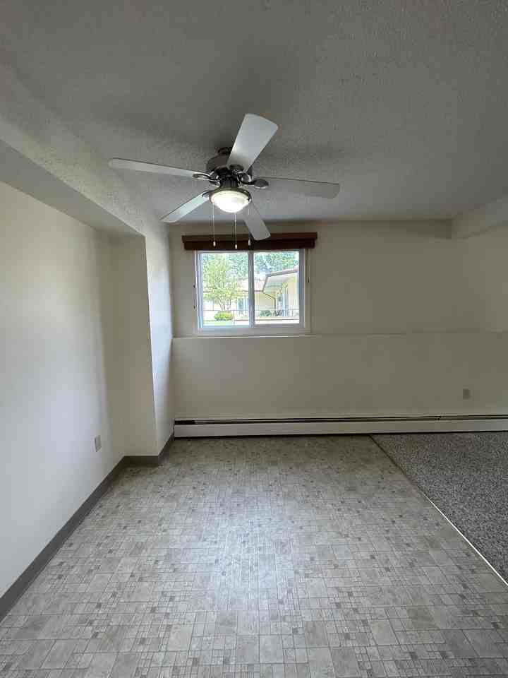 129 Centre St S - Photo 7 of 15