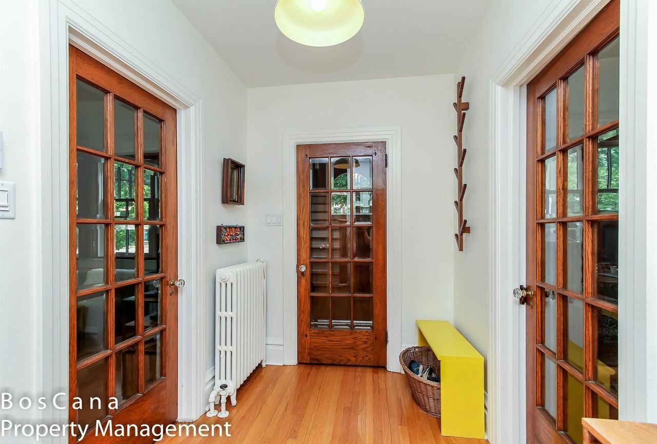 498 O'Connor Street - 1 - Photo 2 of 32