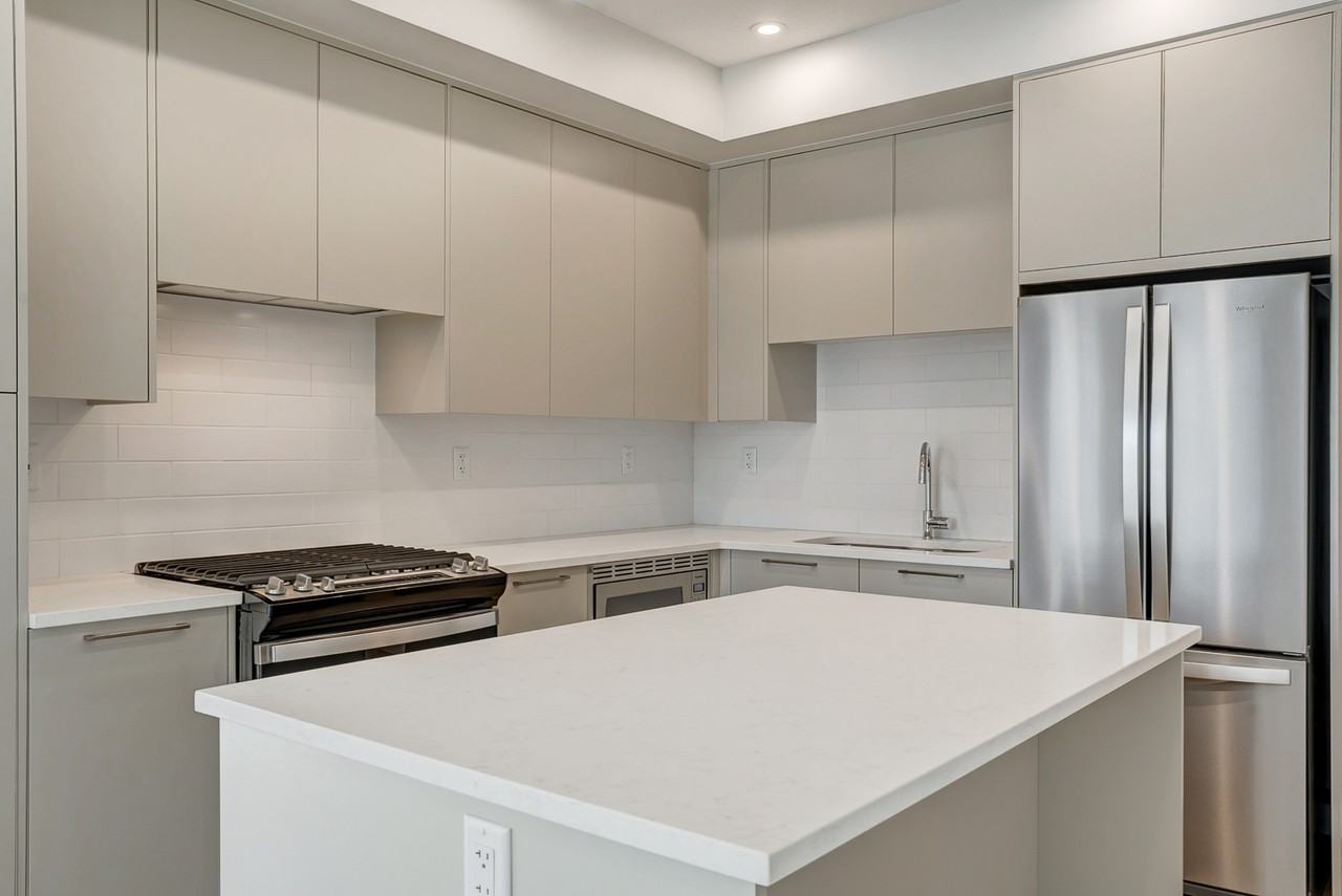 SHORT TERM LEASE Spacious 2 Bedroom Condo in the Capella Building & University District! 2 Parking Stalls! (CP168) - Photo 2 of 43