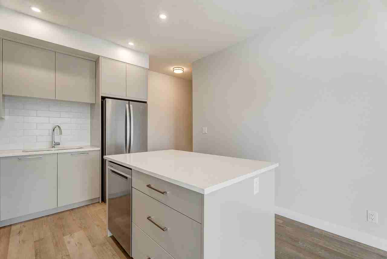 SHORT TERM LEASE Spacious 2 Bedroom Condo in the Capella Building & University District! 2 Parking Stalls! (CP168) - Photo 4 of 43
