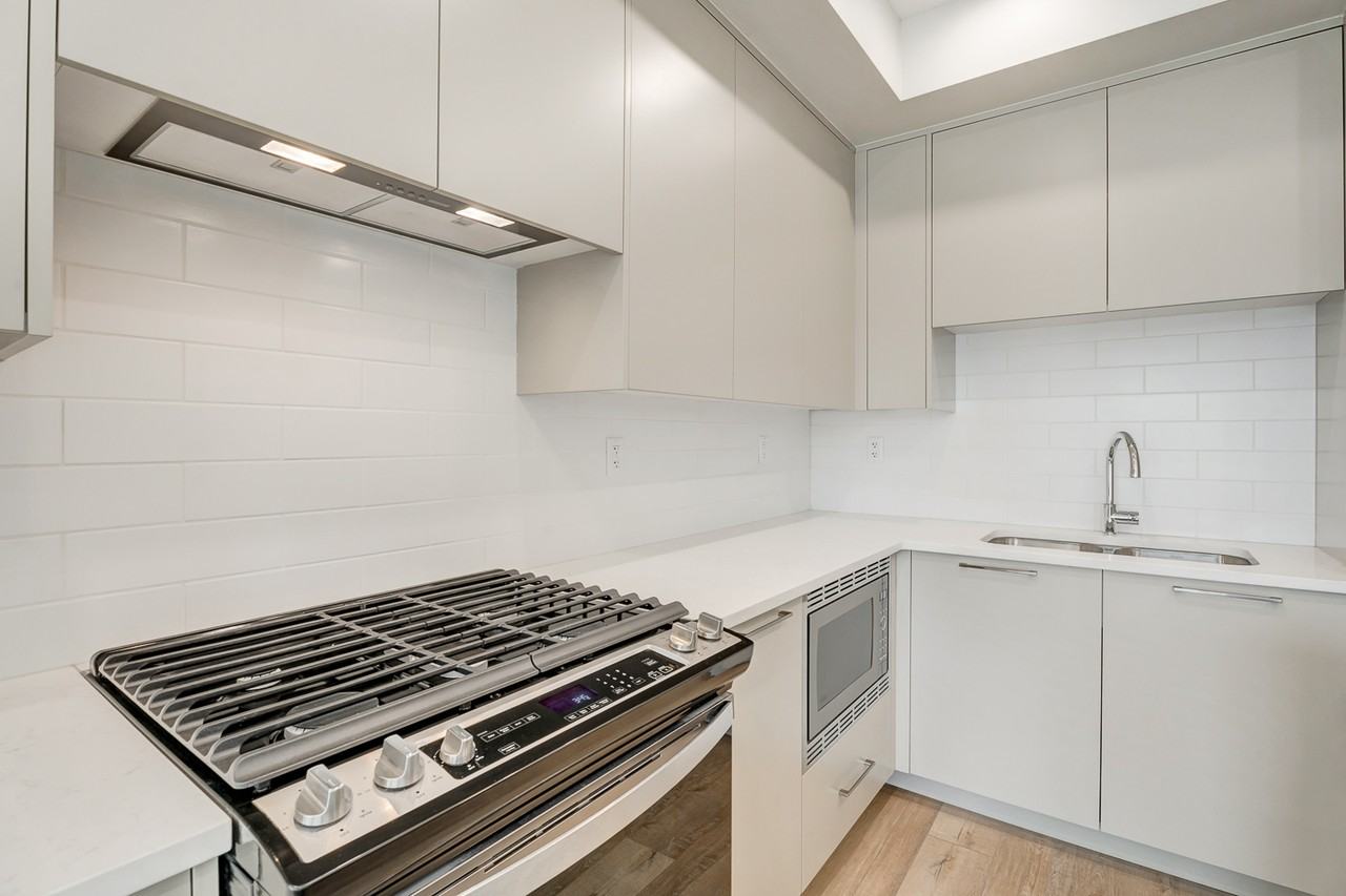 SHORT TERM LEASE Spacious 2 Bedroom Condo in the Capella Building & University District! 2 Parking Stalls! (CP168) - Photo 6 of 43