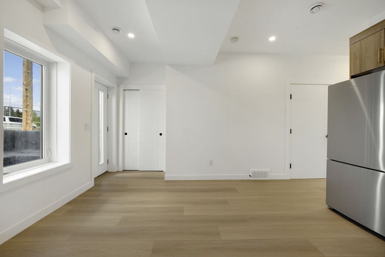 Newer West Facing 1 Bedroom Suite with Amazing Views! (CP034B) - Photo 6 of 15
