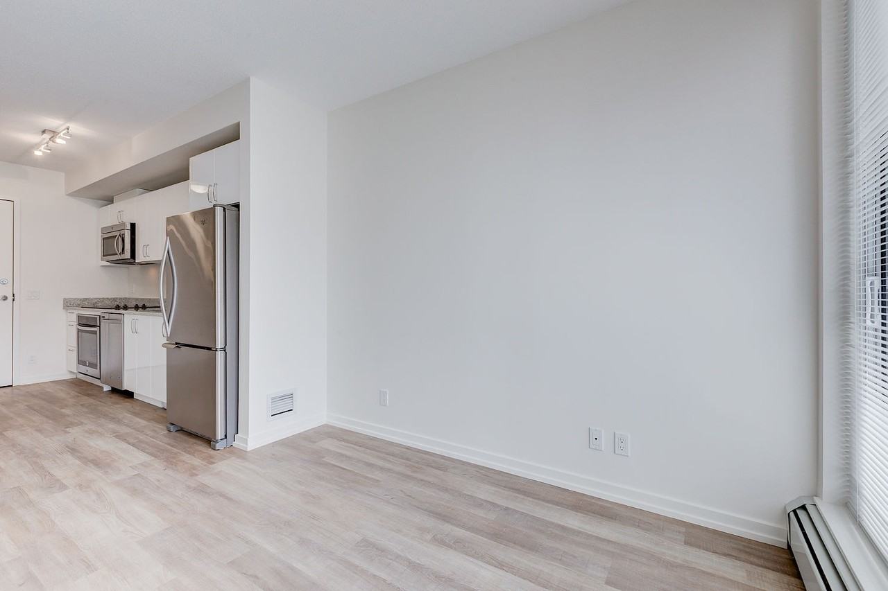 450 8 Ave Se - Photo 5 of 30