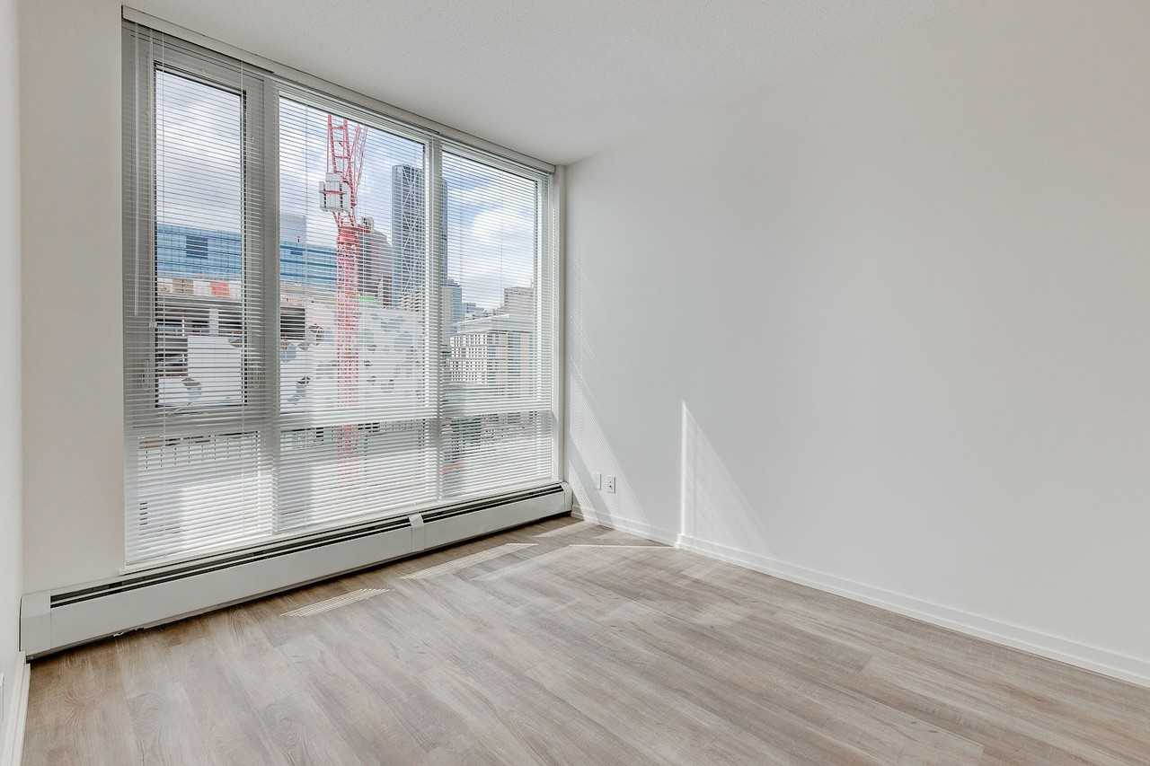 450 8 Ave Se - Photo 7 of 30