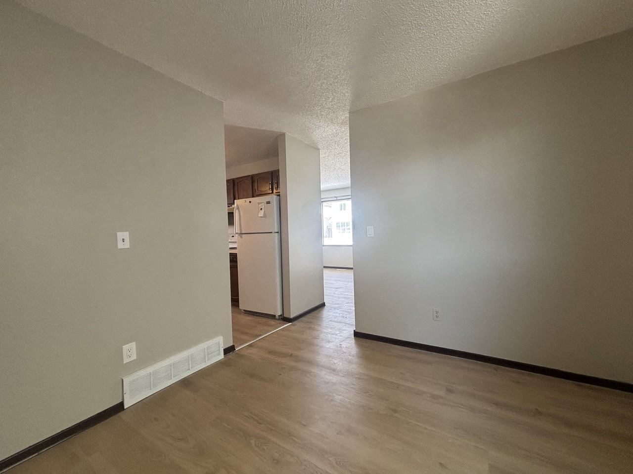 Charming Castleridge Home | Sun - Photo 5 of 25