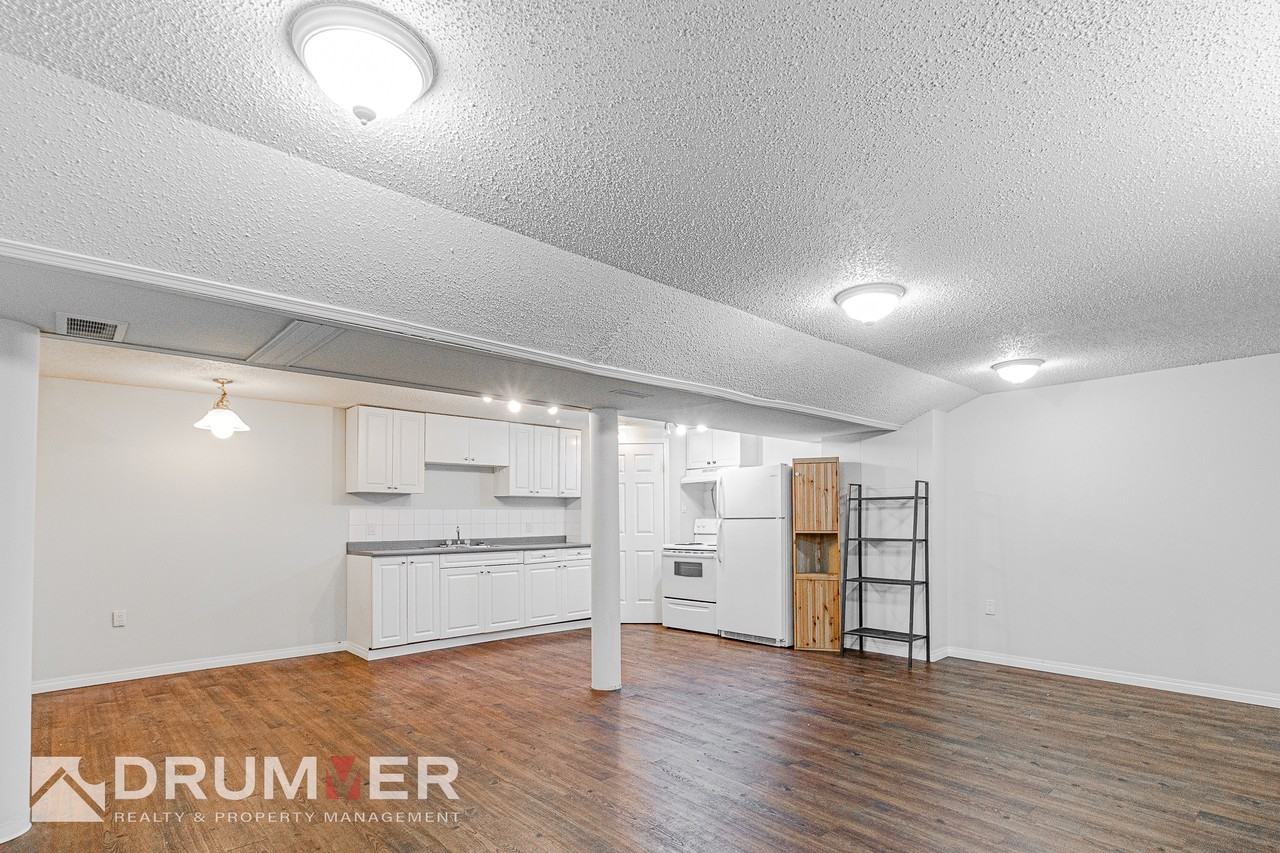 Bright Spacious 1 Bedroom Lower Unit in Mayland Heights! - Photo 2 of 13
