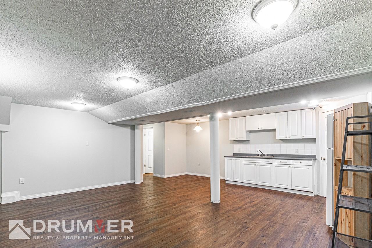 Bright Spacious 1 Bedroom Lower Unit in Mayland Heights! - Photo 3 of 13