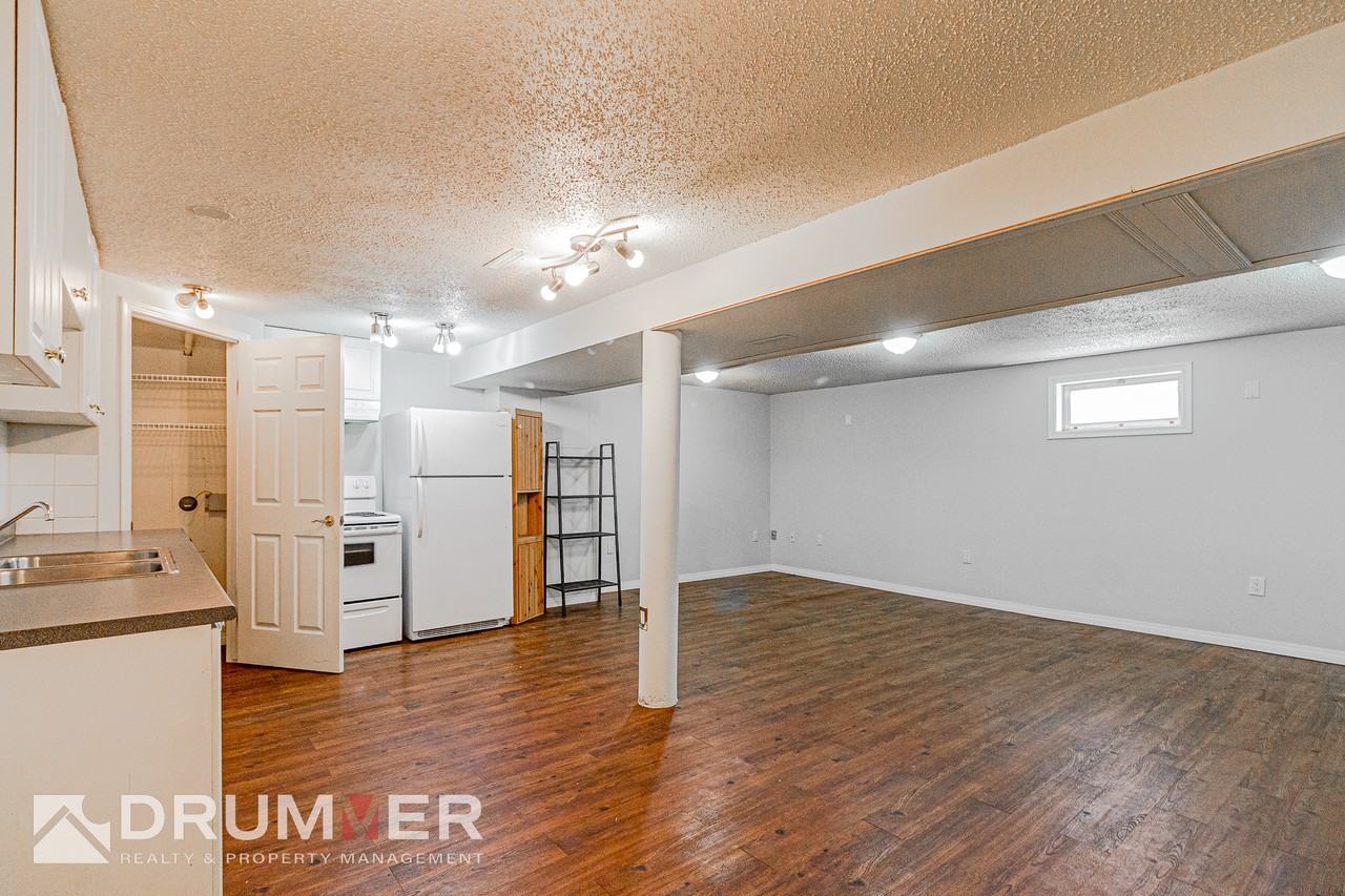 Bright Spacious 1 Bedroom Lower Unit in Mayland Heights! - Photo 4 of 13