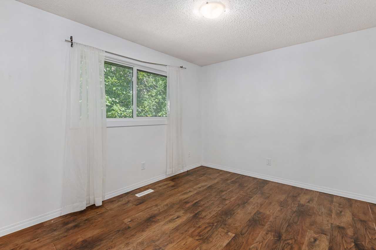Bright & Spacious Upper Main Unit in Whitehorn - Photo 5 of 7