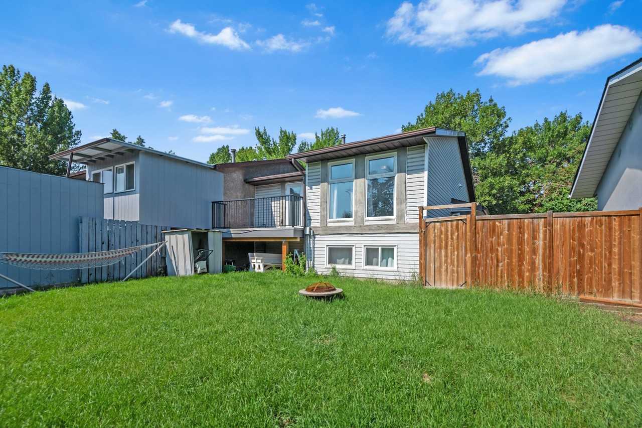Bright & Spacious Upper Main Unit in Whitehorn - Photo 7 of 7