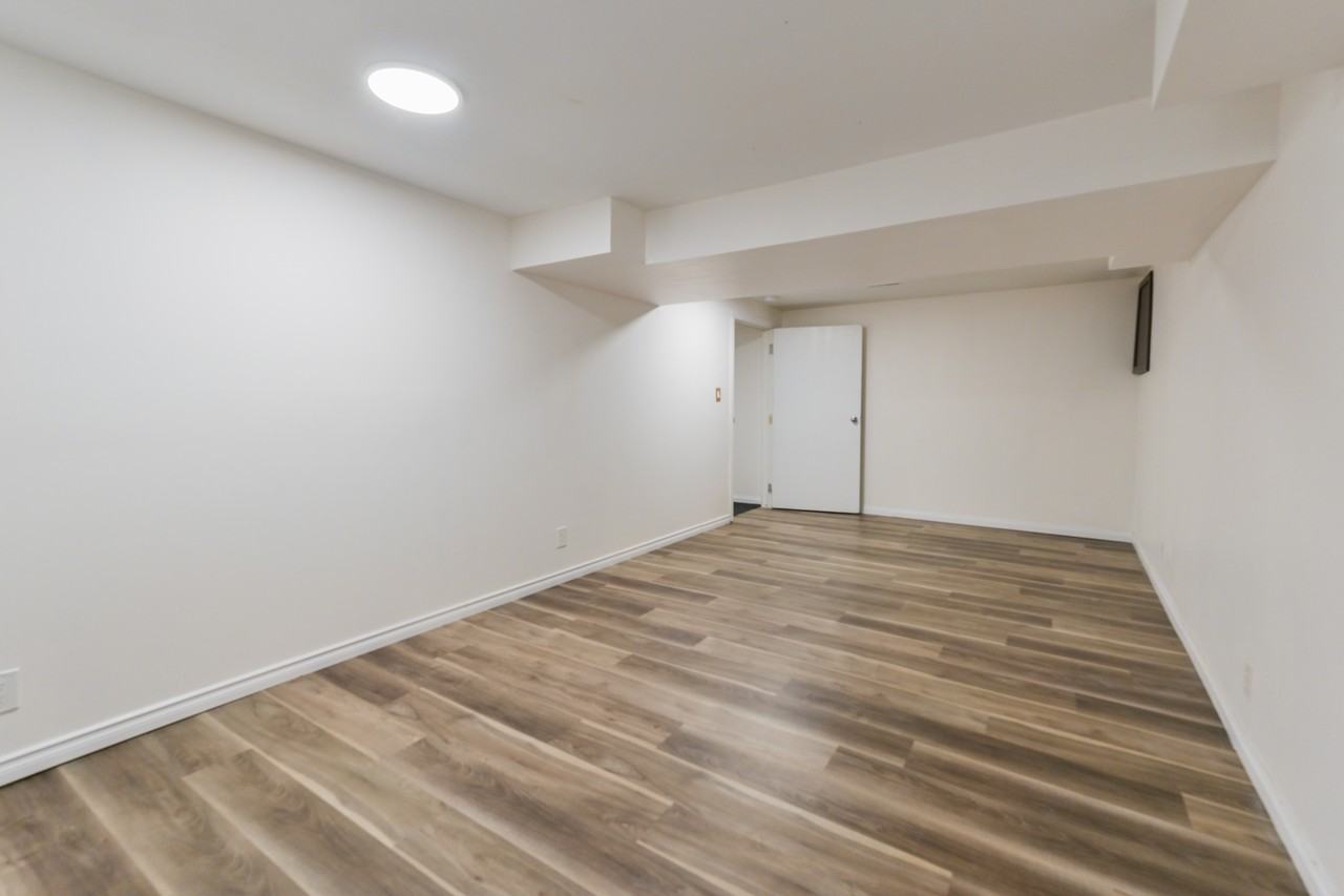 Beautifully Renovated 1 Bedroom Lower Unit in Pineridge - Photo 2 of 21