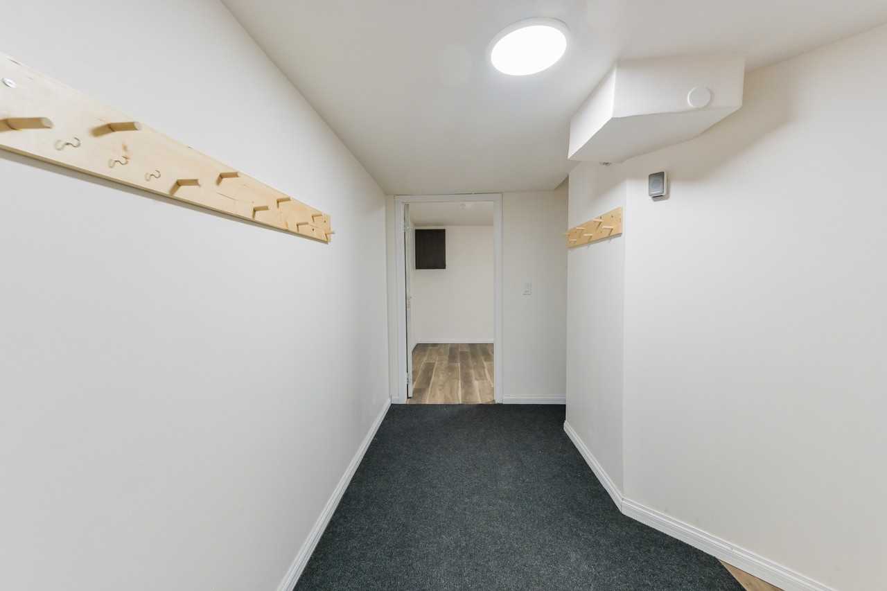 Beautifully Renovated 1 Bedroom Lower Unit in Pineridge - Photo 6 of 21