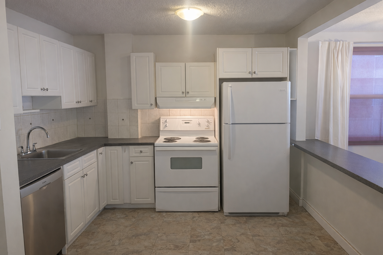 NEW FLOORING & PAINT! LARGE 2 BED/1 BATH APARTMENT IN MISSION! - Photo 5 of 14