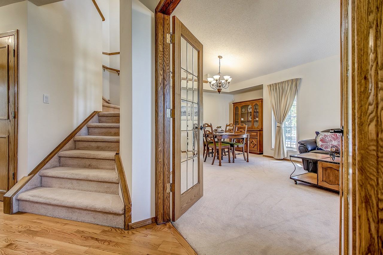 Beautiful Family Home Near Parks & Amenities | 3 Bed + 4 Bath with FIREPLACE in Scenic Acres NW - Photo 4 of 29