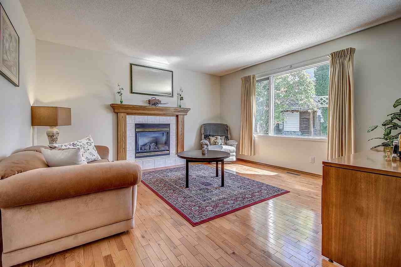 Beautiful Family Home Near Parks & Amenities | 3 Bed + 4 Bath with FIREPLACE in Scenic Acres NW - Photo 5 of 29