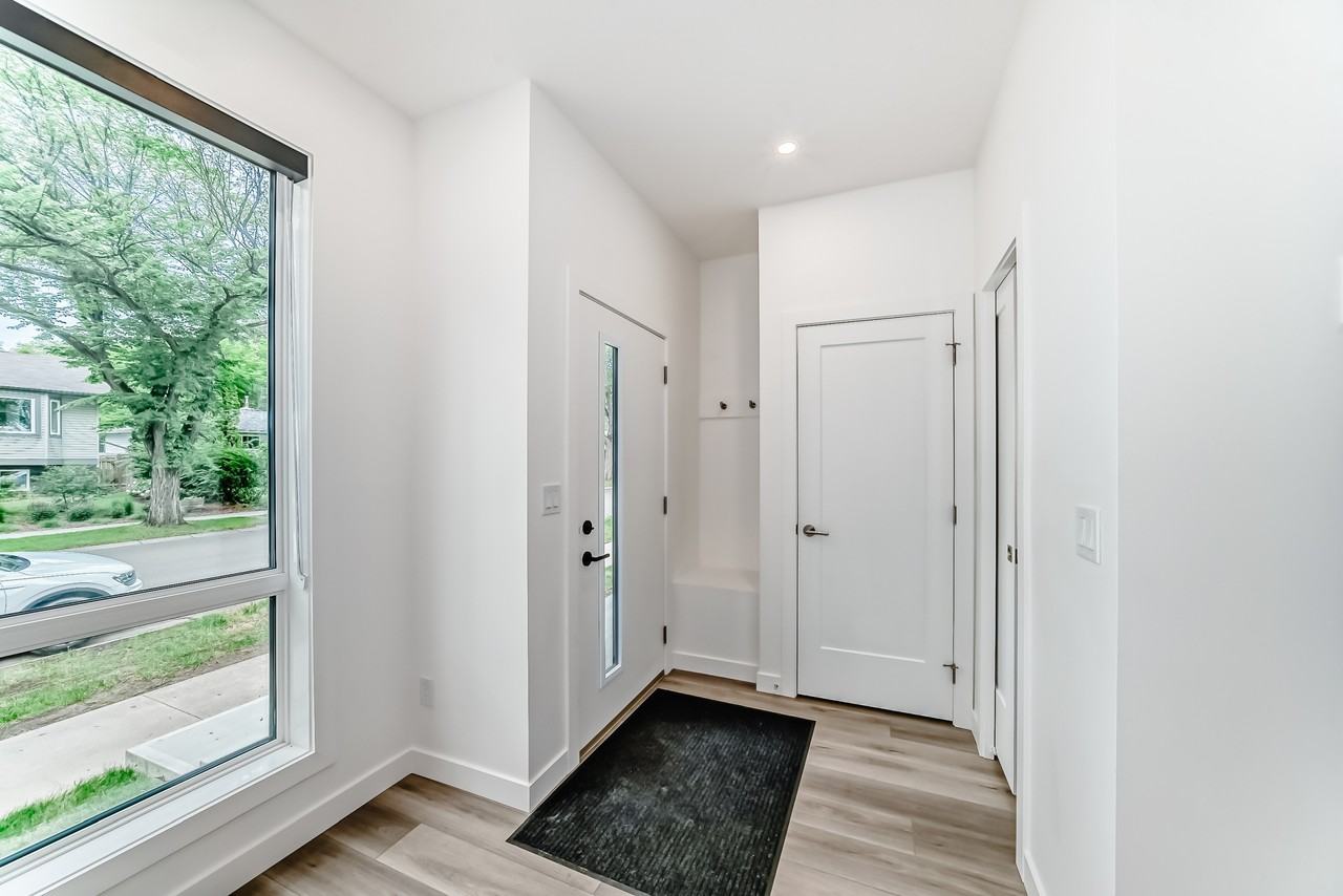6415 93 St Nw - Photo 6 of 47