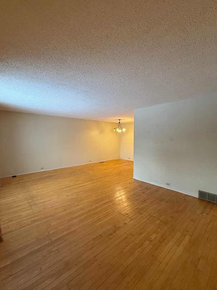 10932 40 Ave NW - Photo 2 of 25