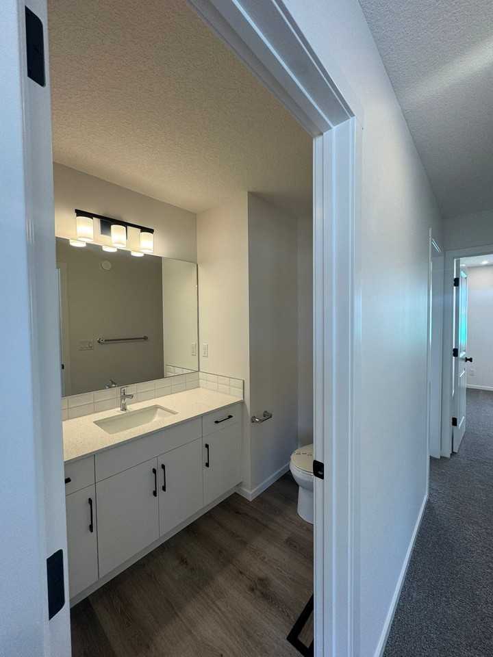 96 Cityscape Manor Ne - Photo 5 of 12