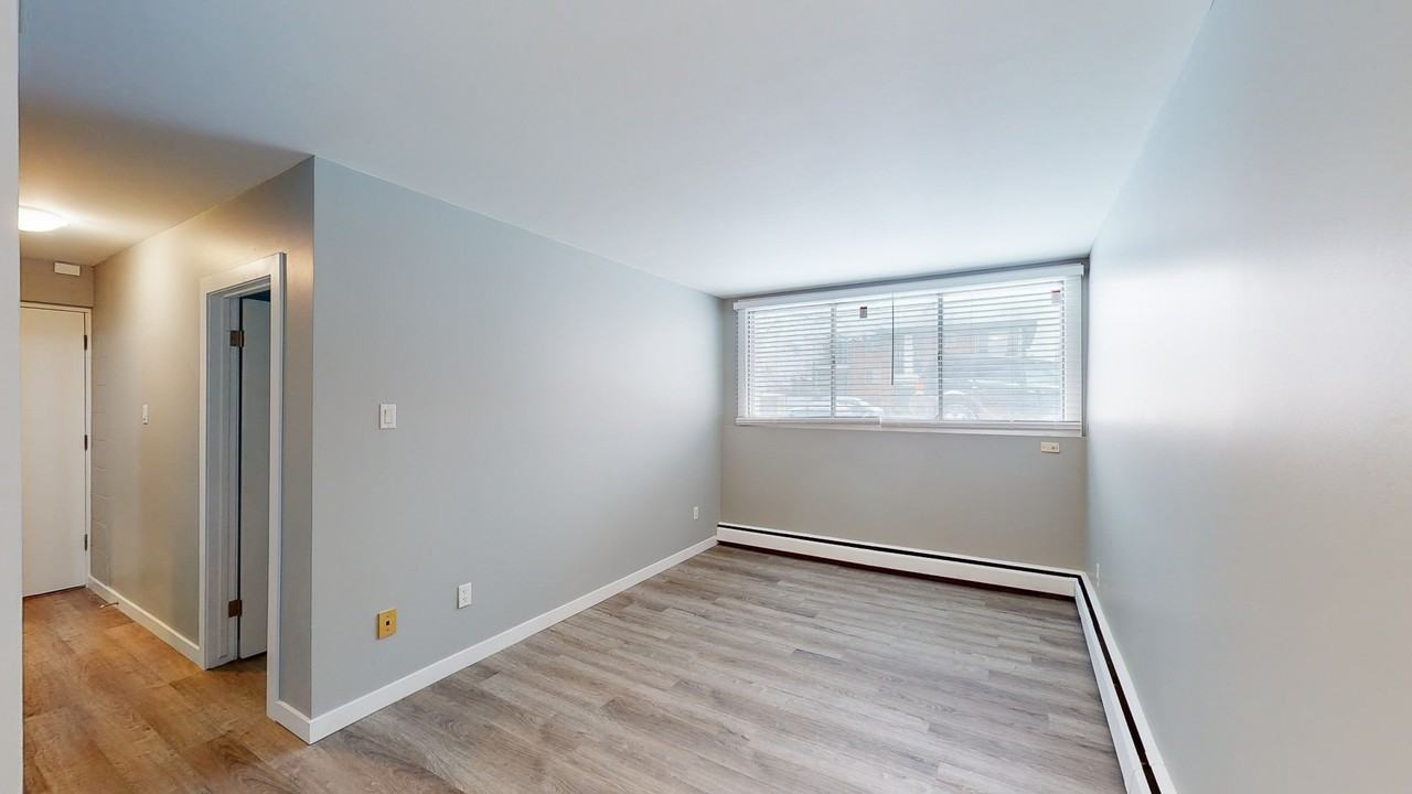 128 26 Avenue Northwest - Photo 4 of 18