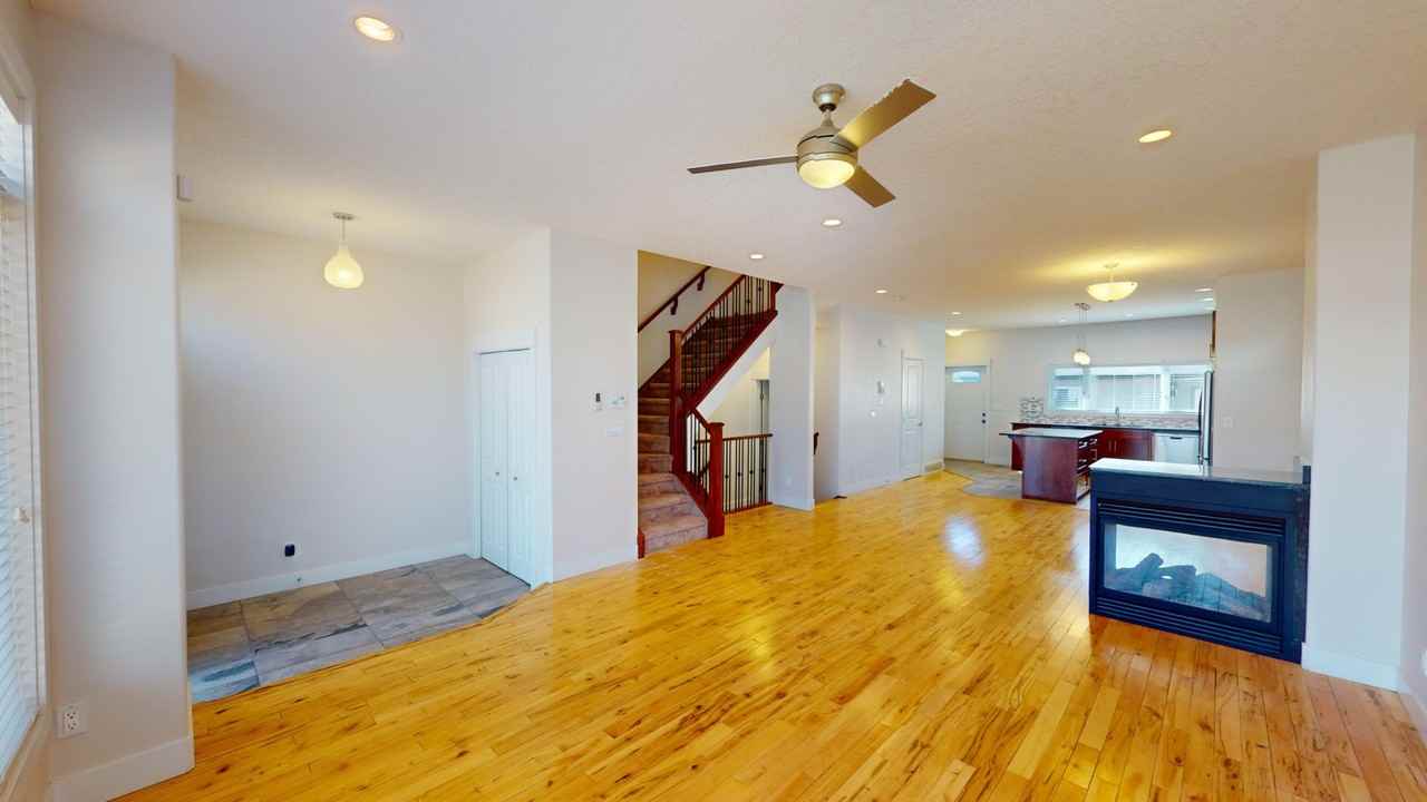 2325 23 Avenue Southwest - Photo 3 of 19