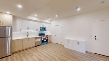 featured image of 2202R 35 St Sw