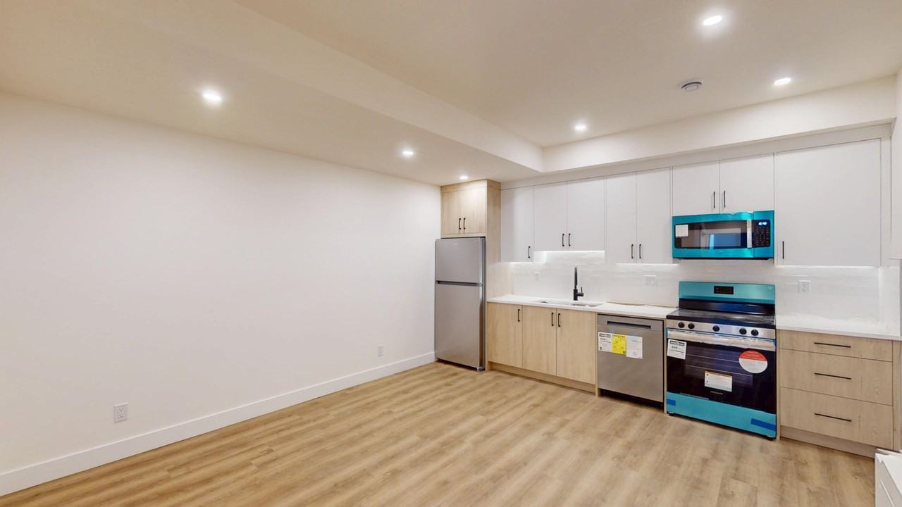 2202R 35 St Sw - Photo 2 of 11