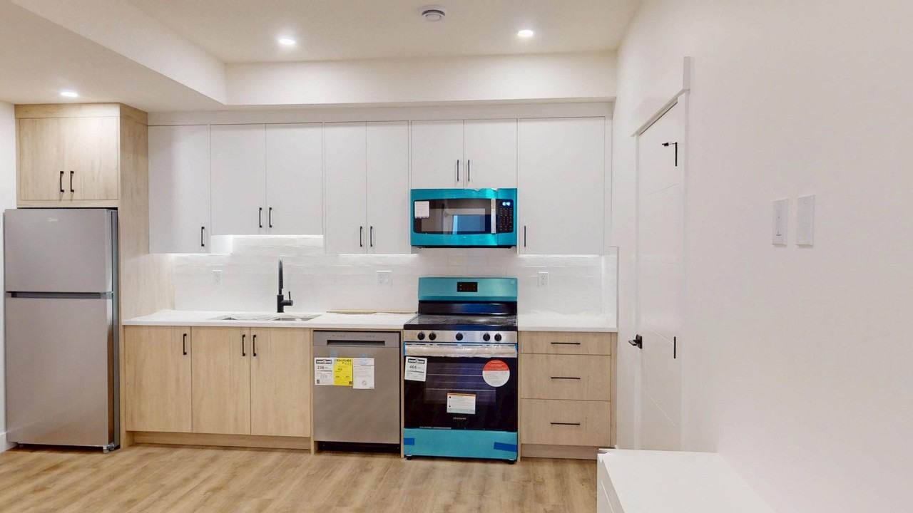 2202R 35 St Sw - Photo 3 of 11