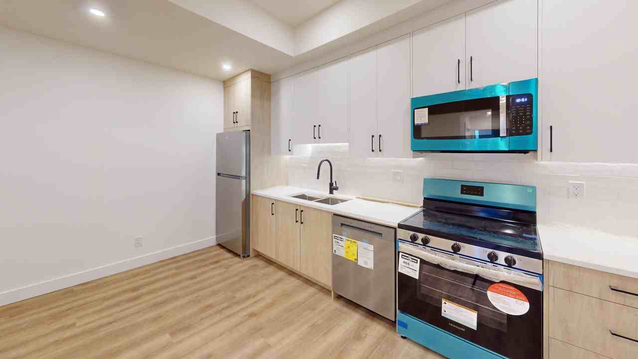 2202R 35 St Sw - Photo 4 of 11