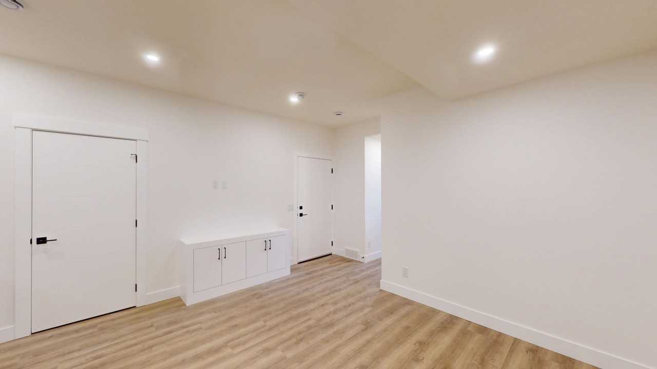 2202R 35 St Sw - Photo 5 of 11
