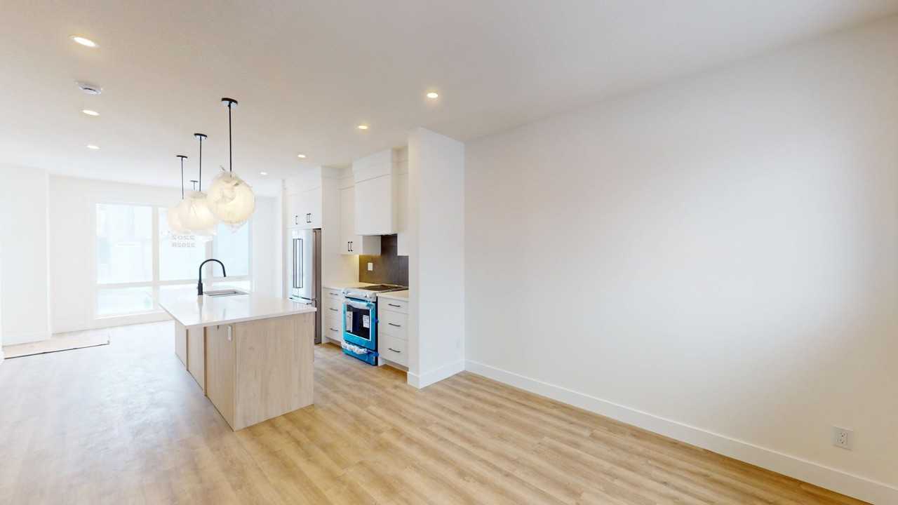 2202 35 St Sw - Photo 2 of 25