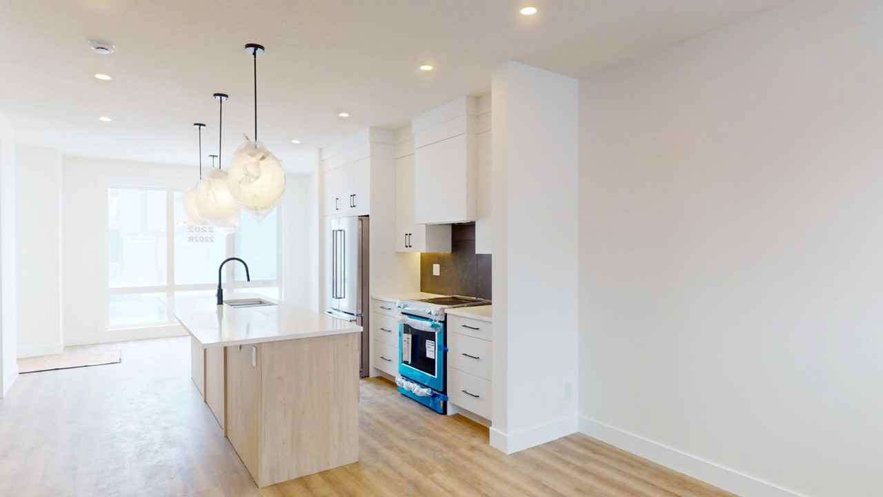 2202 35 St Sw - Photo 4 of 25