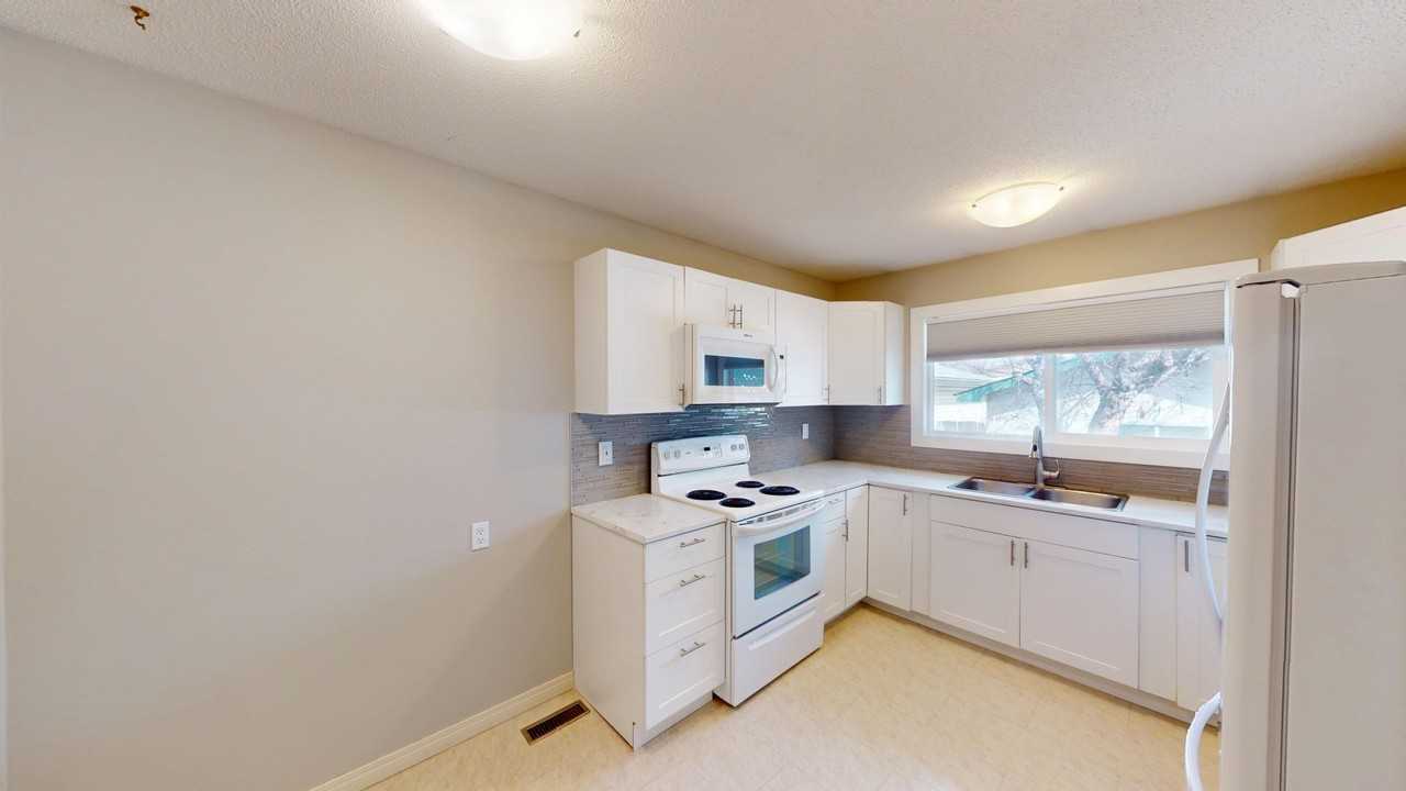 8 Dover Meadow Close Se - Photo 2 of 14