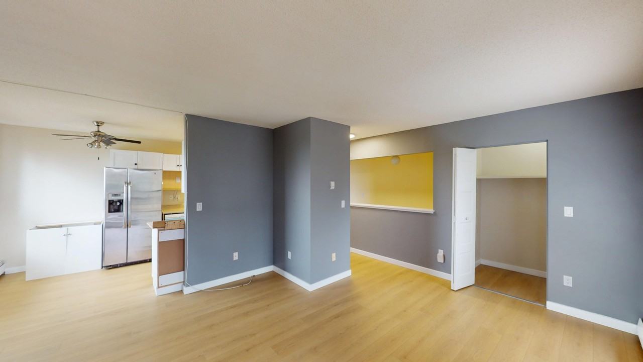 219 102-219 Huntington Park Bay Nw - Photo 3 of 16