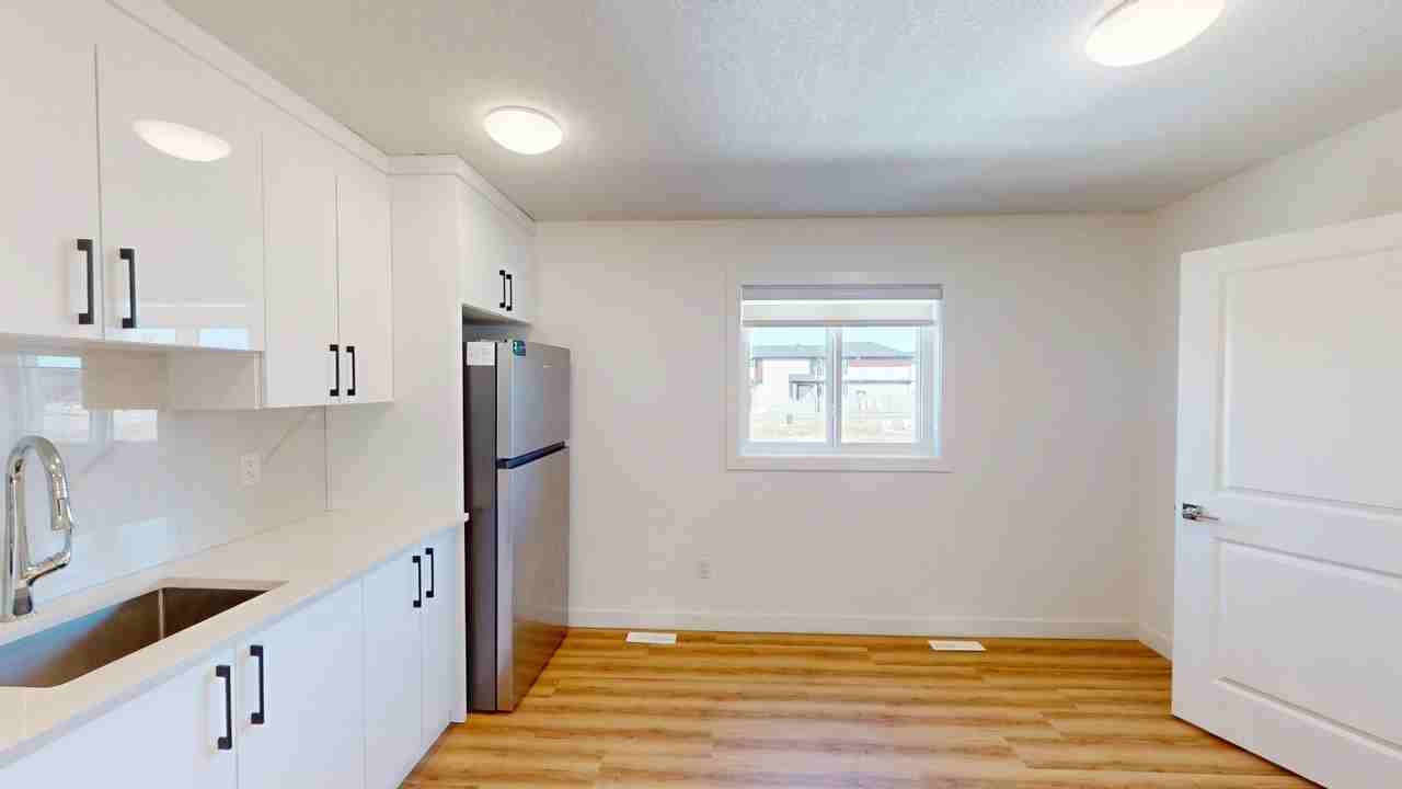 Grge-3518 42 Ave - Photo 3 of 8