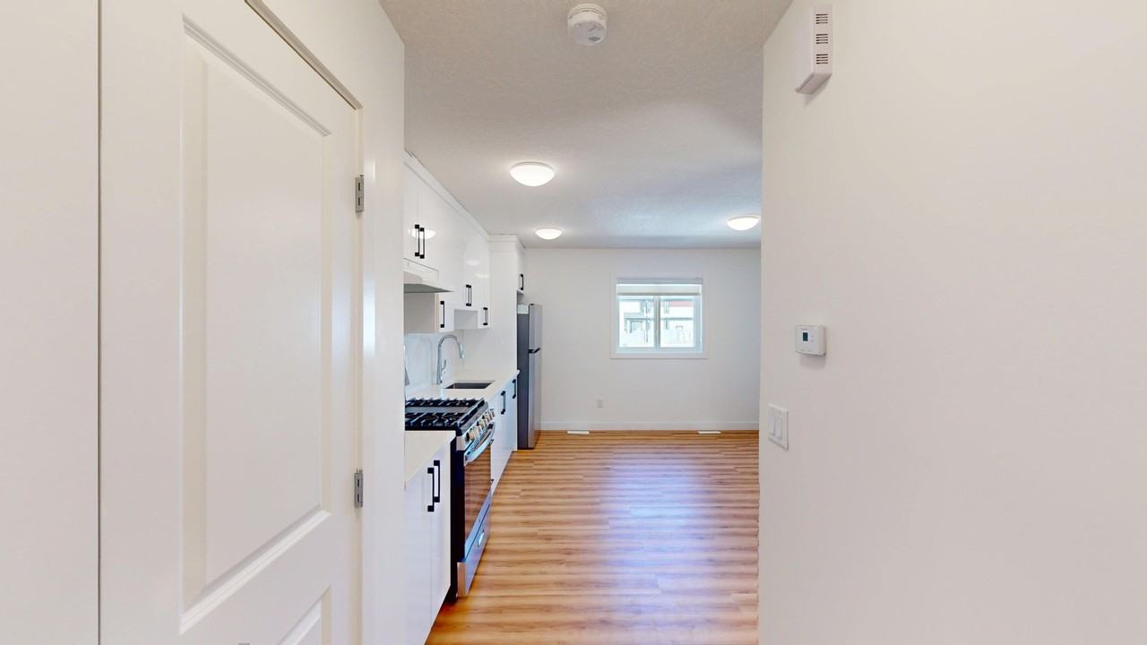 Grge-3518 42 Ave - Photo 4 of 8