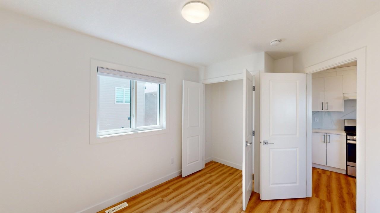 Grge-3518 42 Ave - Photo 6 of 8