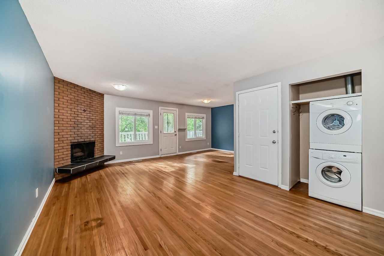 4212 40 Ave Nw - Photo 5 of 37