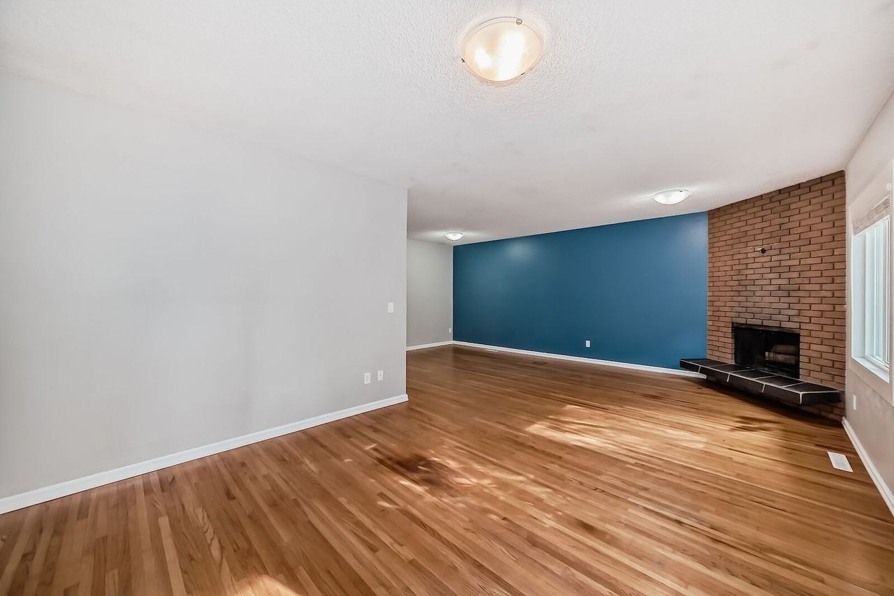 4212 40 Ave Nw - Photo 6 of 37
