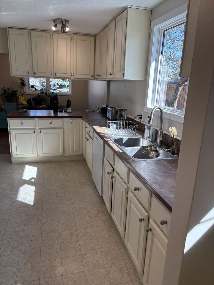 607 Fortalice Cres Se - Photo 2 of 23