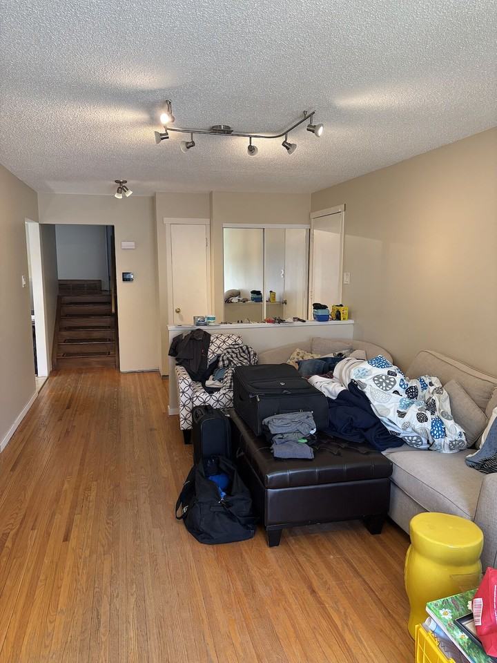 607 Fortalice Cres Se - Photo 4 of 23