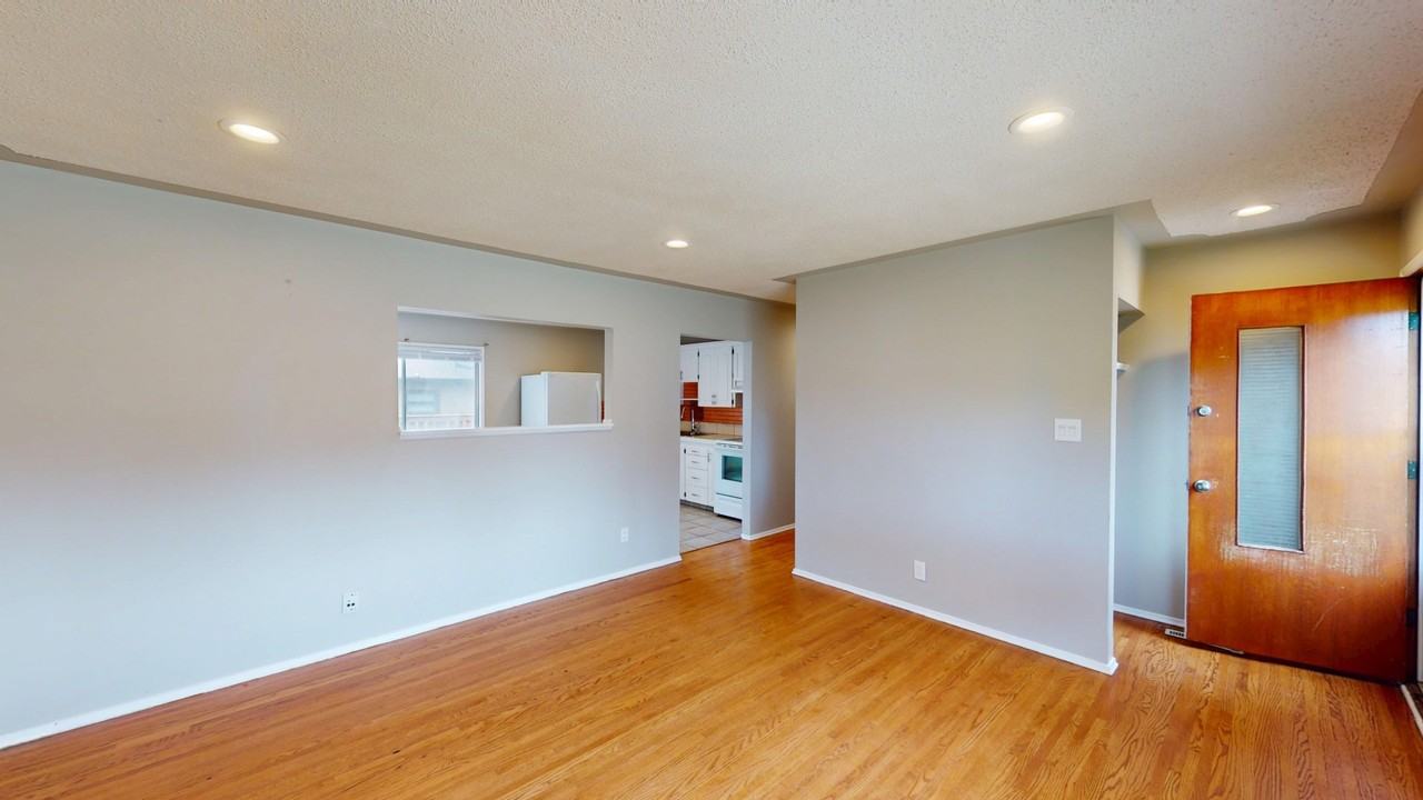 2528 Southwood Dr Se - Photo 4 of 13