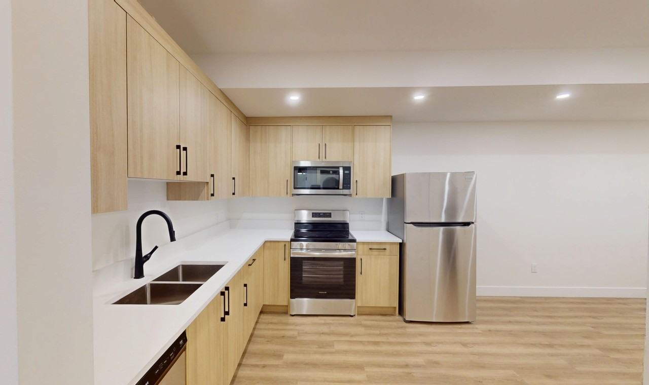 Lower - 8118 Bowness Rd Nw - Photo 2 of 13