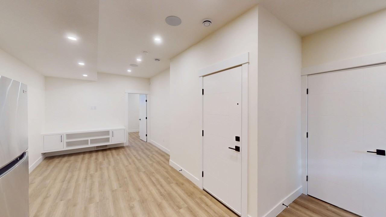 Lower - 8118 Bowness Rd Nw - Photo 3 of 13