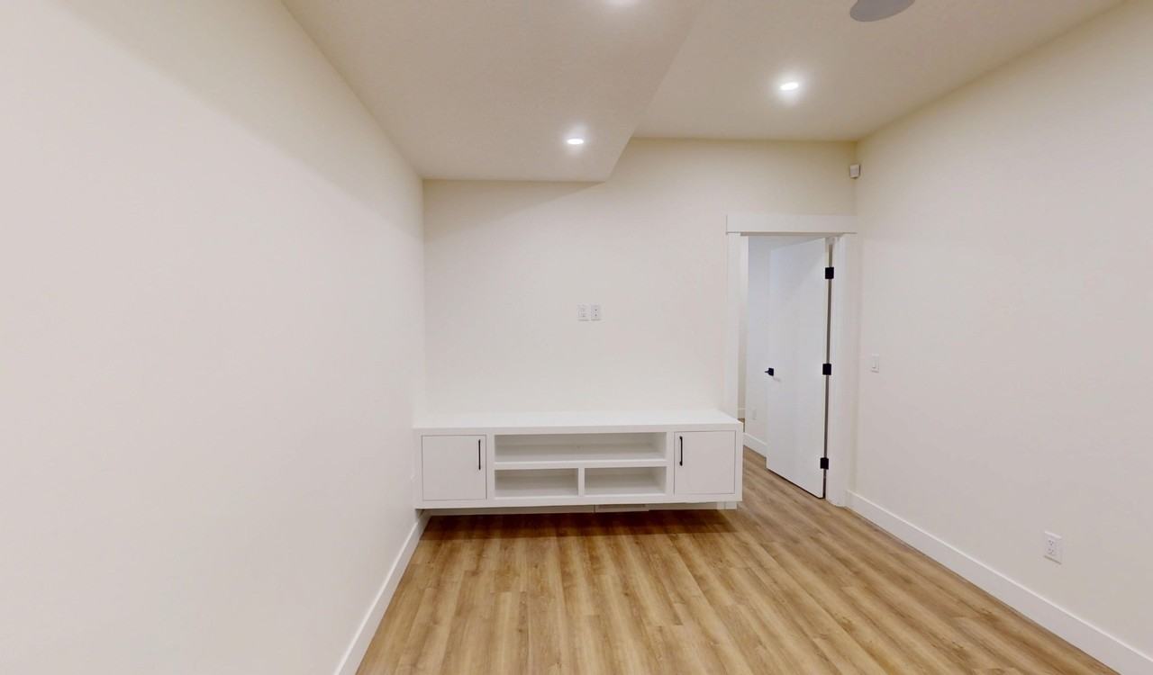 Lower - 8118 Bowness Rd Nw - Photo 4 of 13