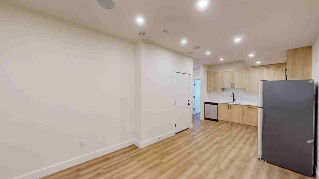 Lower - 8118 Bowness Rd Nw - Photo 5 of 13