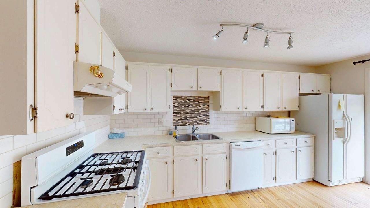 225 Sabrina Way Sw - Photo 3 of 16