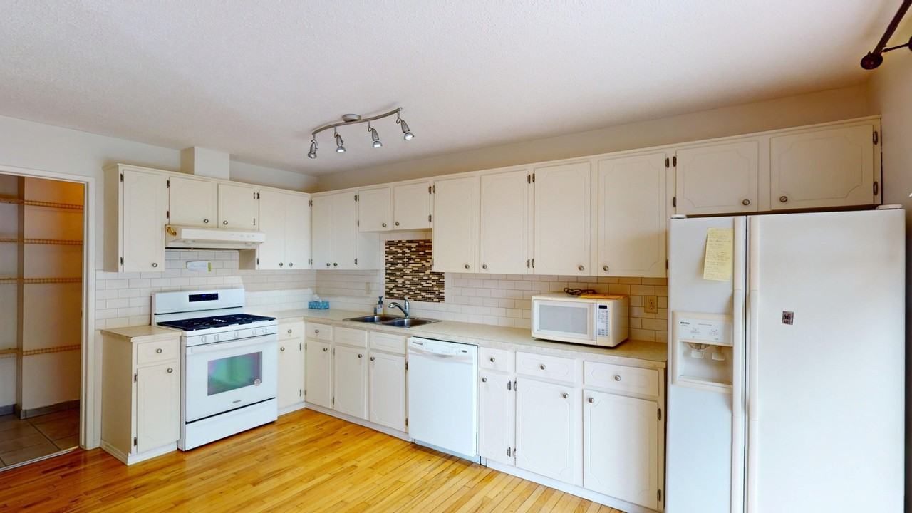 225 Sabrina Way Sw - Photo 4 of 16