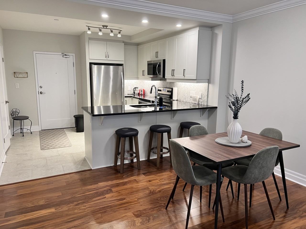 1006-505 Talbot Street - Photo 2 of 18